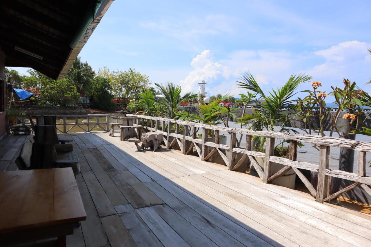 Ban Sulada Guest House Laem Ngop Ngoại thất bức ảnh