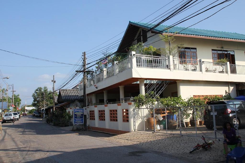 Ban Sulada Guest House Laem Ngop Ngoại thất bức ảnh